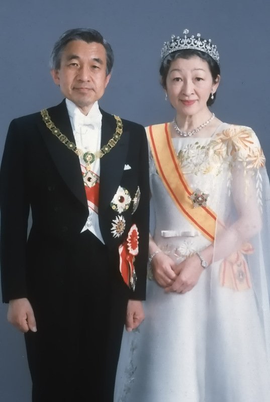 imperator yaponii akikhito i imperatritsa mitiko Акихито и Митико: история любви императора и императрицы Японии
