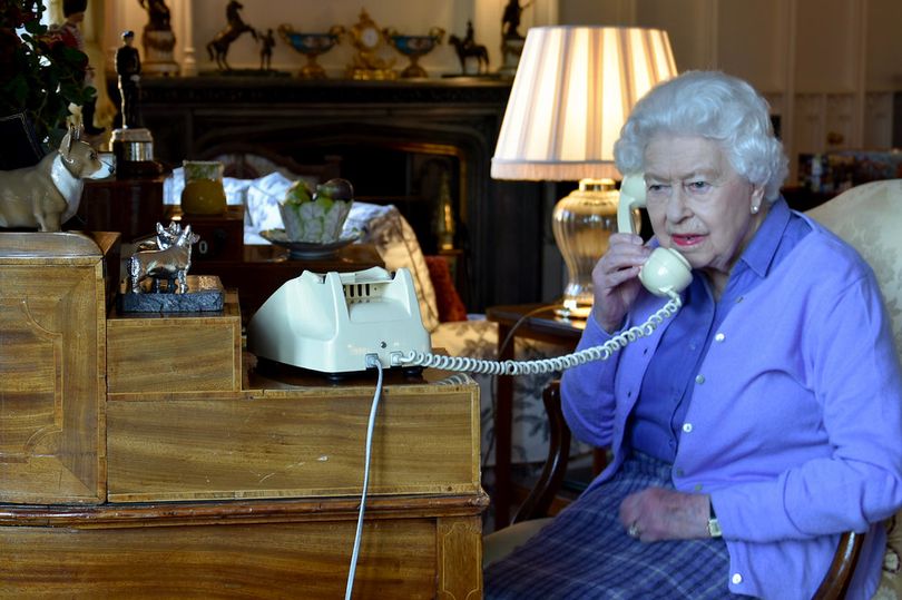 49697848038 c283dd4fcb bjpg Королева провела свою еженедельную аудиенцию с премьер-министром по телефону