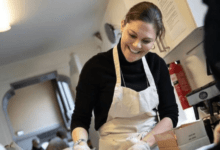 Кронпринцесса Швеции поработала волонтером, чтобы помочь бездомным screenshot 1 Кронпринцесса Швеции поработала волонтером, чтобы помочь бездомным