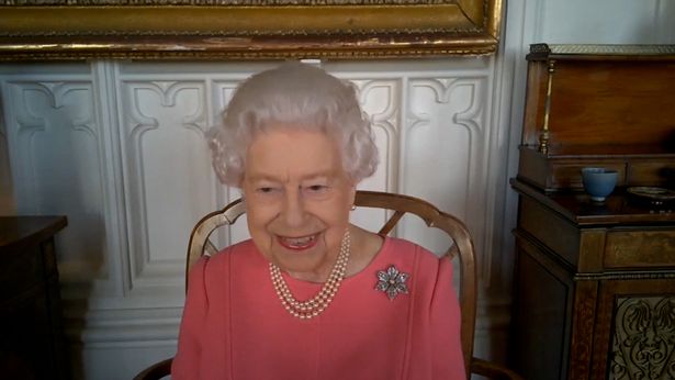 1 queen elizabeth in zoom call with health officials on covid 19 vaccinations in uk 1 Интервью принца Гарри затмило сообщение королевы о вакцинации