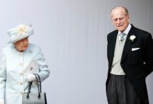 queen elizabeth ii and prince philip together at princess eugenies wedding 1024x723 1 Поклонникам не стоит беспокоиться за здоровье принца Филиппа, пока не появится королева