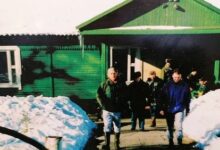 Ел макароны с тушенкой и удивлялся бабочкам на снегу: что делал принц Филипп во время визита в Хабаровск 33 Ел макароны с тушенкой и удивлялся бабочкам на снегу: что делал принц Филипп во время визита в Хабаровск