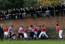 "Итонский пристенок" - забавная игра, участником которой был принц Гарри action eton wall game eddie keogh tcm203 1443472 "Итонский пристенок" - забавная игра, участником которой был принц Гарри