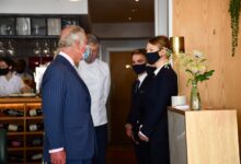 Чарльз и Камилла посещают ресторан Clapham, чтобы отметить юбилей Королевской академии кулинарных искусств 10 Чарльз и Камилла посещают ресторан Clapham, чтобы отметить юбилей Королевской академии кулинарных искусств