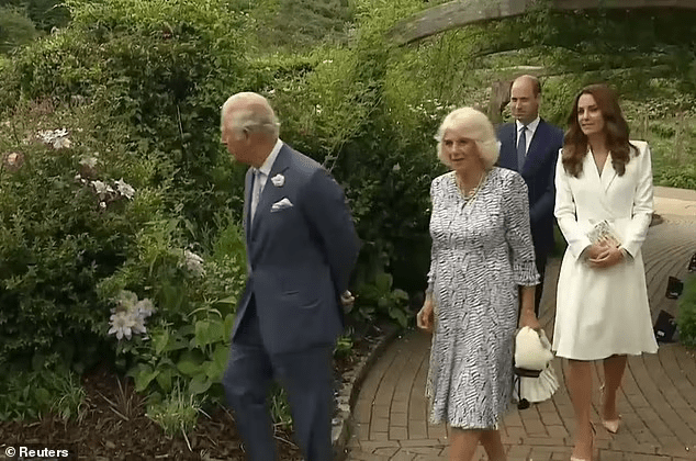 12 Члены королевской семьи поужинали с лидерами G7