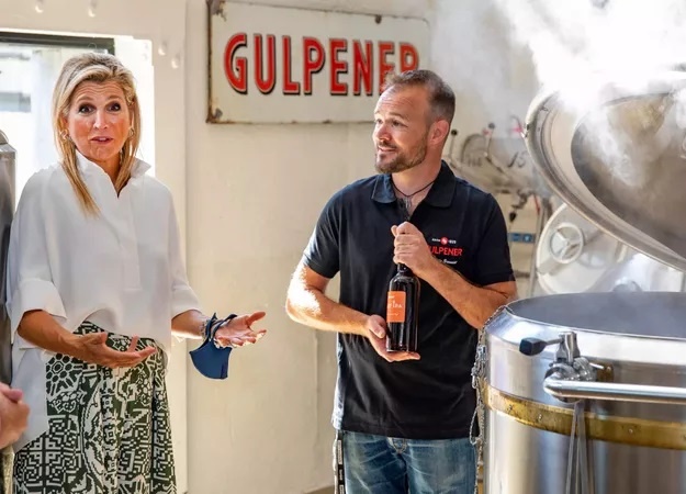 4 1 Королева Нидерландов сварила пиво в пивоварне Gulpener