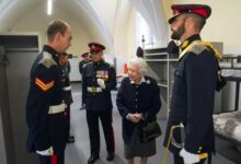 Елизавета II в Виндзоре приветствует канадских солдат 9 1 Елизавета II в Виндзоре приветствует канадских солдат