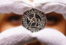 3 platinum jubilee К платиновому юбилею королевы выпущена новая монета 50 пенсов, которая станет самой редкой монетой в Великобритании