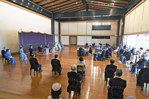 sipa ap22643265 000001 Японская императорская семья приняла участие в церемонии чтения стихов