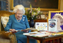 6 Накануне своего Платинового юбилея королева просмотрела открытки и письма