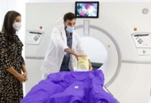 reina centro protonterapia 20220211 11 1140x694 1 Королева Летисия посетила центр протонной терапии