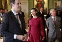 Королева Летисия приехала в Великобританию, чтобы открыть Испанскую галерею с принцем Чарльзом Чарльз и Летисия