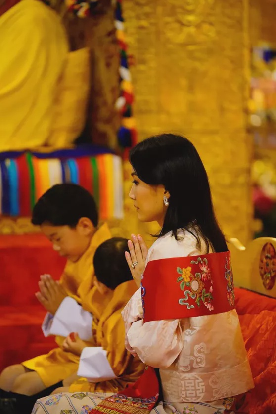 принцы Бутана с родителями в Пунакхе