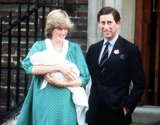 0 royal baby born «Слава богу, у него нет ушей, как у его отца», - сказала королева, впервые увидев новорожденного принца Уильяма