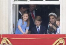 Королевские дети во время Trooping the Color fups6esxwaayld Королевские дети во время Trooping the Color