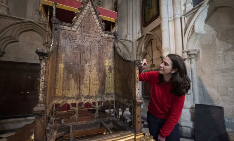 koronatsionnyi tron 700-летний дубовый трон реставрируется к коронации короля Карла III