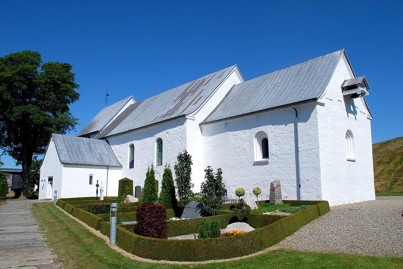 «Украшение Дании»: Загадочная королева Тира Даннебод jelling kirke.1 «Украшение Дании»: Загадочная королева Тира Даннебод