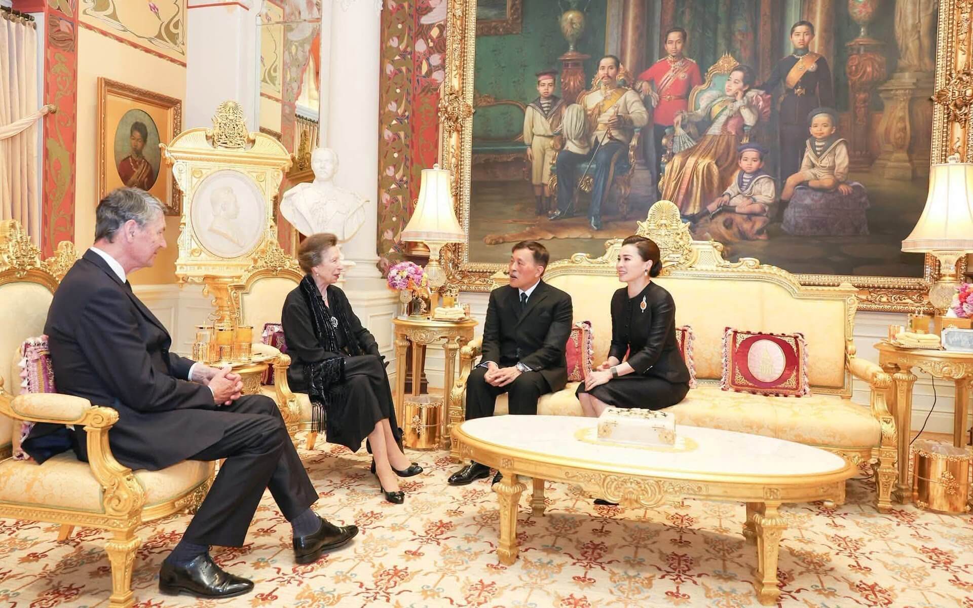 Королевская аудиенция в Бангкоке: принцесса Анна встретилась с королем Рамой X и королевой Сутхидой princess anne king rama queen suthida 6 Королевская аудиенция в Бангкоке: принцесса Анна встретилась с королем Рамой X и королевой Сутхидой