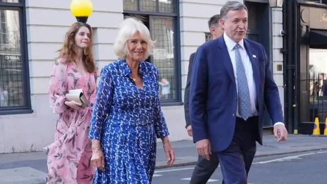 Книжный праздник: королева Камилла отметила 90-летие Heywood Hill queen camilla 1 1 Книжный праздник: королева Камилла отметила 90-летие Heywood Hill