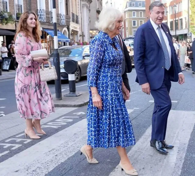 Книжный праздник: королева Камилла отметила 90-летие Heywood Hill queen camilla 2 1 Книжный праздник: королева Камилла отметила 90-летие Heywood Hill