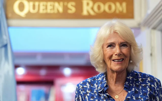 Книжный праздник: королева Камилла отметила 90-летие Heywood Hill queen camilla 3 Книжный праздник: королева Камилла отметила 90-летие Heywood Hill